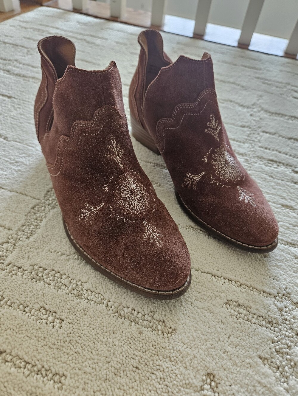 Seychelles Women's Brown Suede Ankle Boot w/Embroidery, Size 6